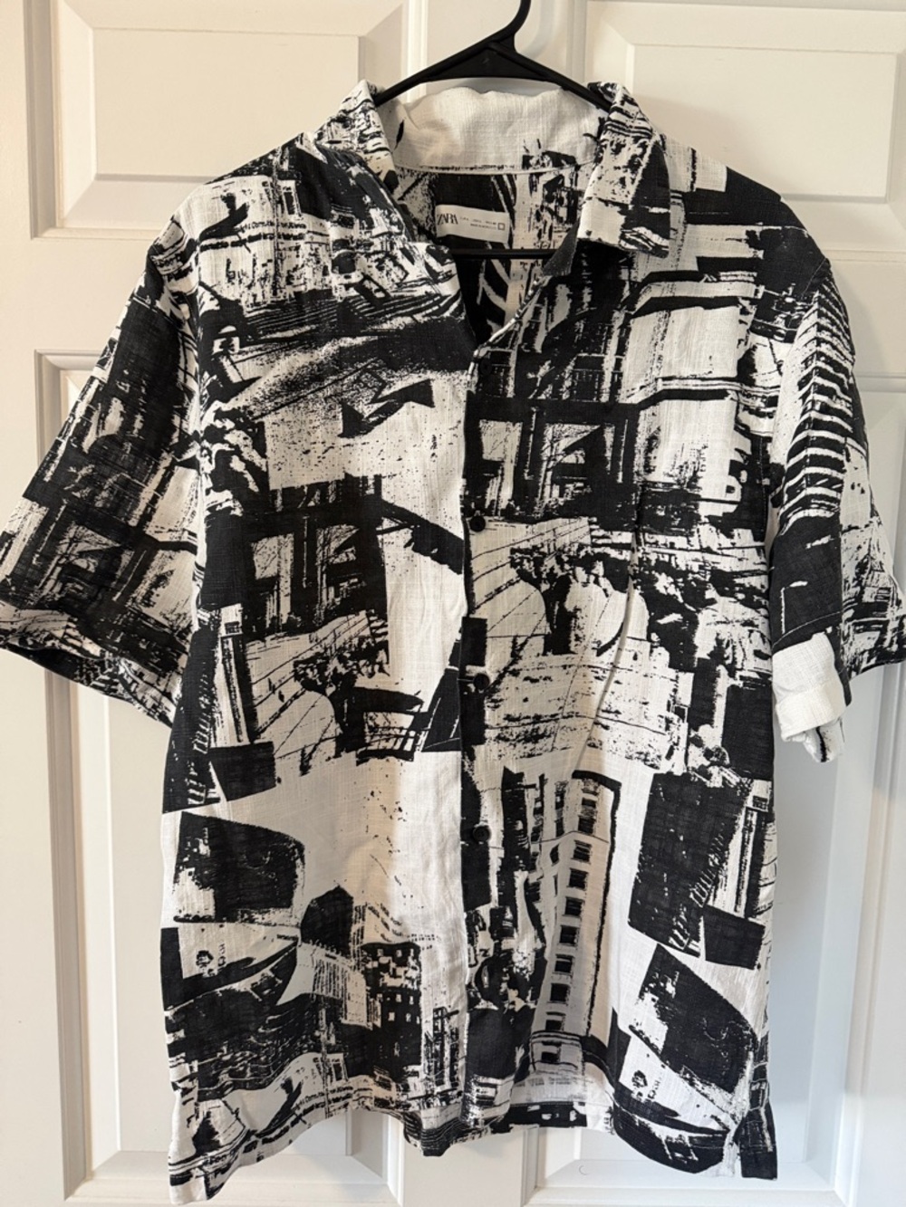 Zara Black and White Abstract Print Short Sleeve Button-Down Shirt